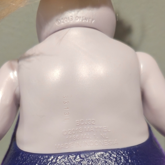 Ursula "Barbie" Doll 2013 Mattel Signature Collection - Picture 6 of 6